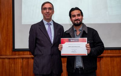 El Jefe Docente, Prof. Xavier Emery y el alumno destacado, Esteban Pumarino. 